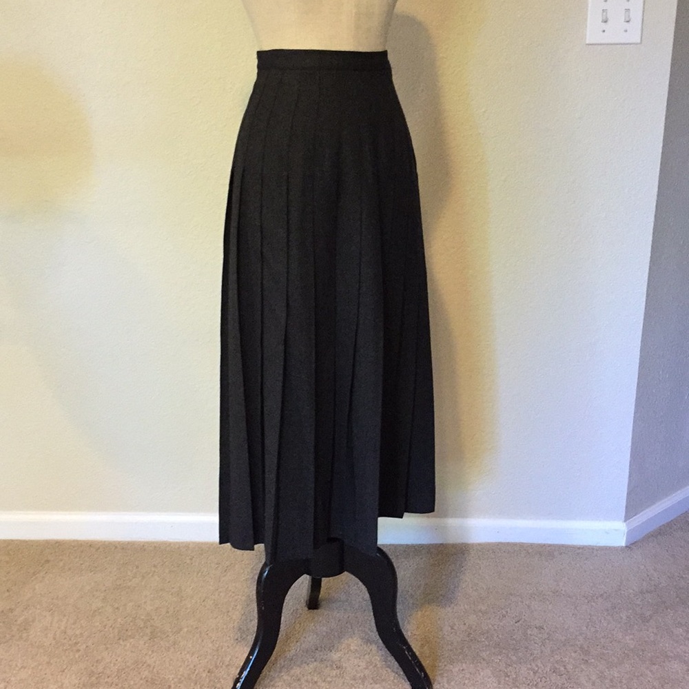 Field Manor gray flannel wall pleated skirt